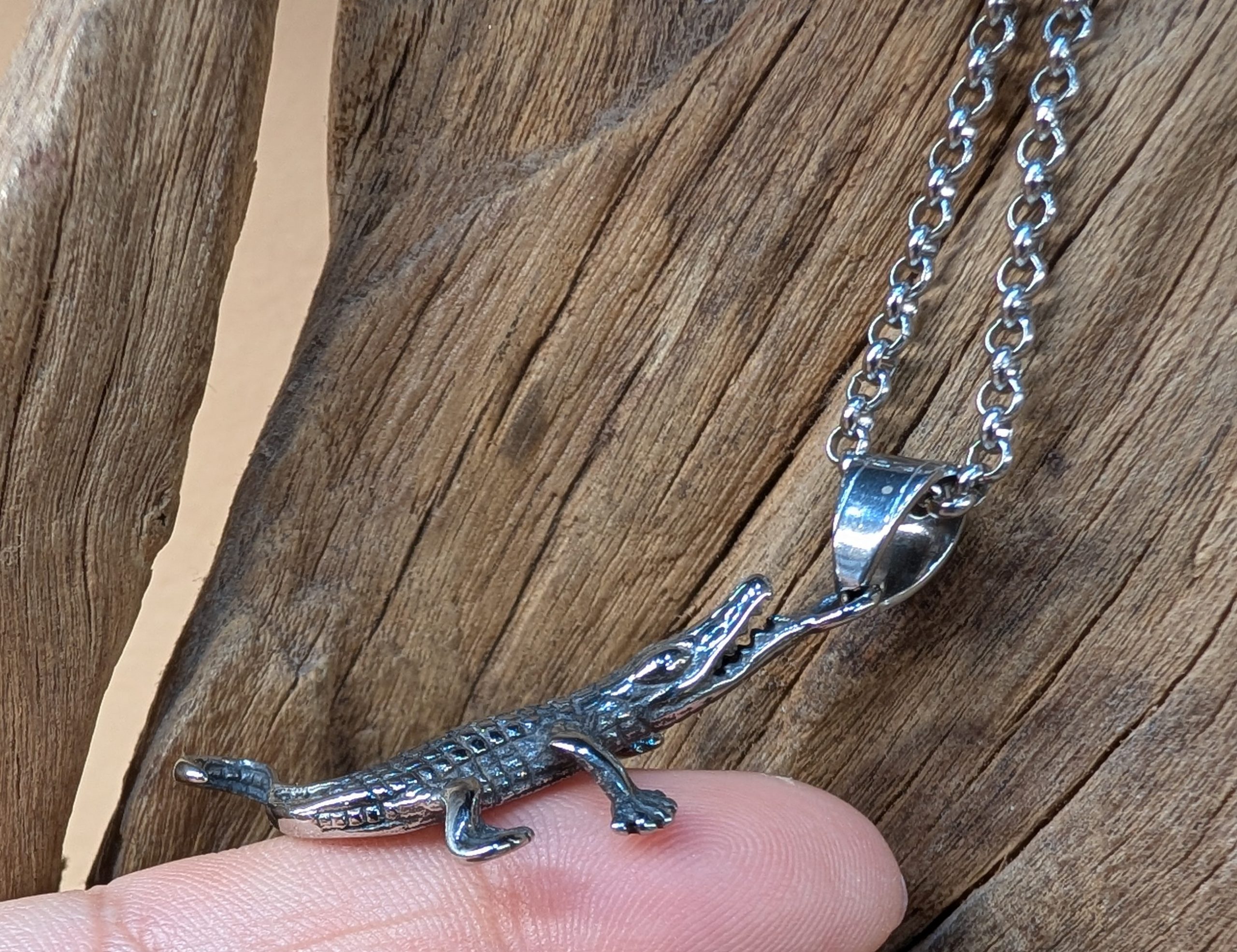 22230-scaled-1.jpg Alligator stainless steel necklace - Image 1